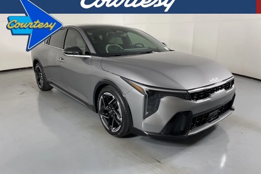 2025 Kia K4 GT-Line photo 1
