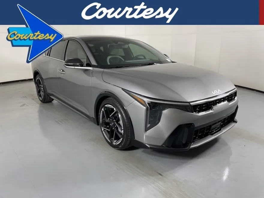 2025 Kia K4 GT-Line photo 1