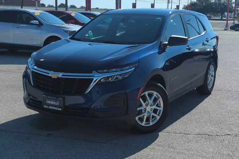 2022 Chevrolet Equinox LS photo 1