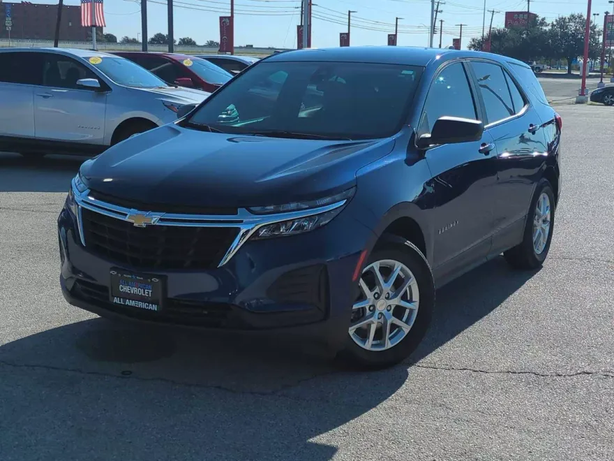 2022 Chevrolet Equinox LS photo 1