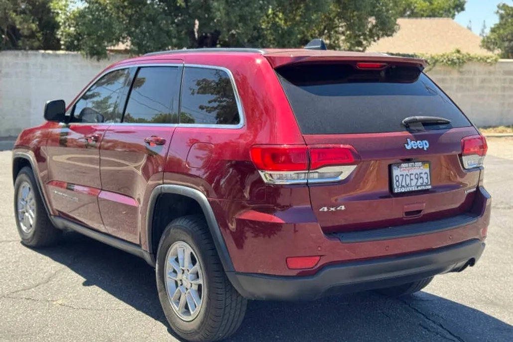2020 Jeep Grand Cherokee Laredo photo 1