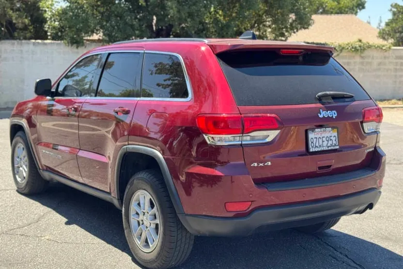 2020 Jeep Grand Cherokee Laredo photo 1