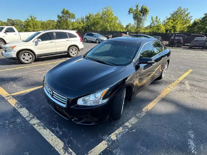 2014 Nissan Maxima SV photo 1