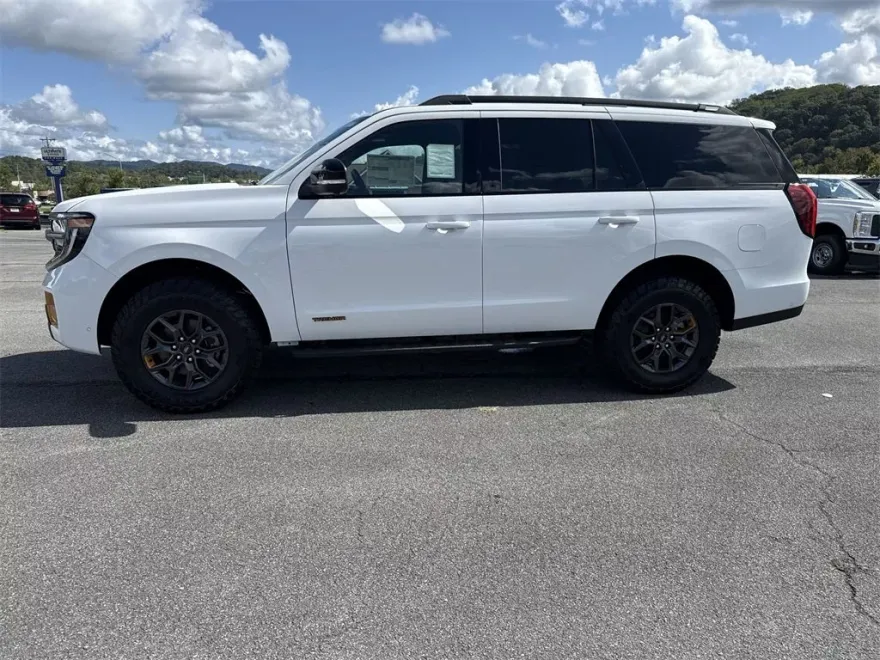 2025 Ford Expedition photo 1