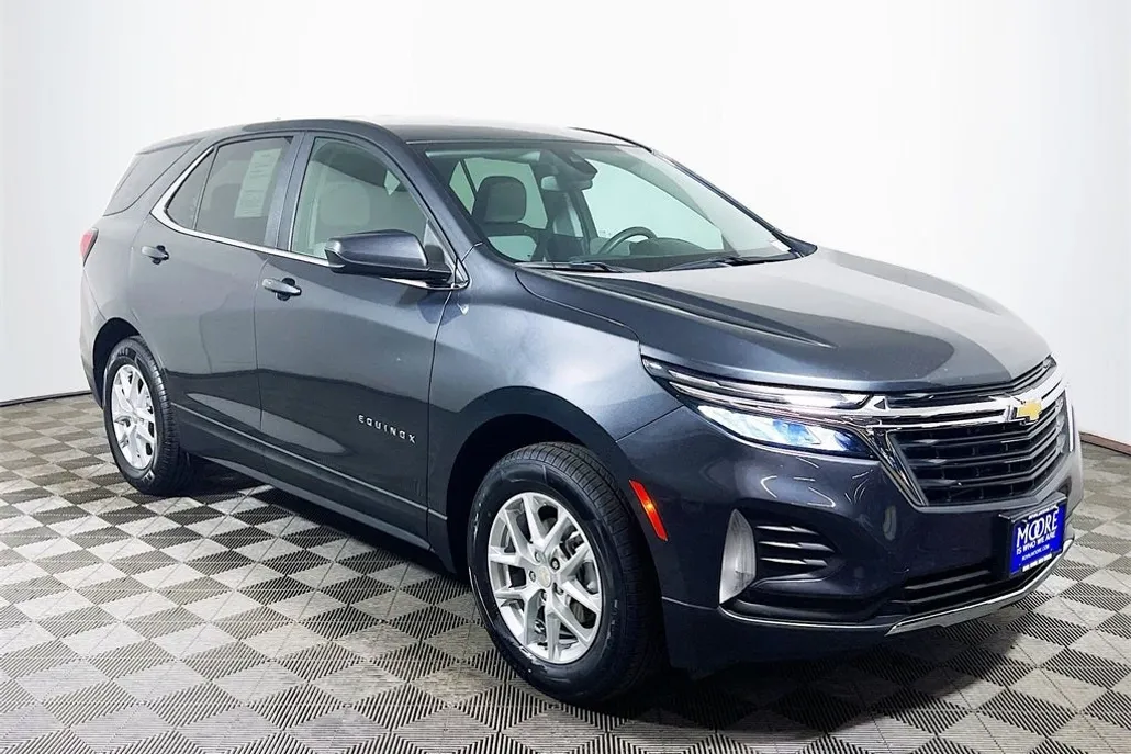 2023 Chevrolet Equinox LT photo 1