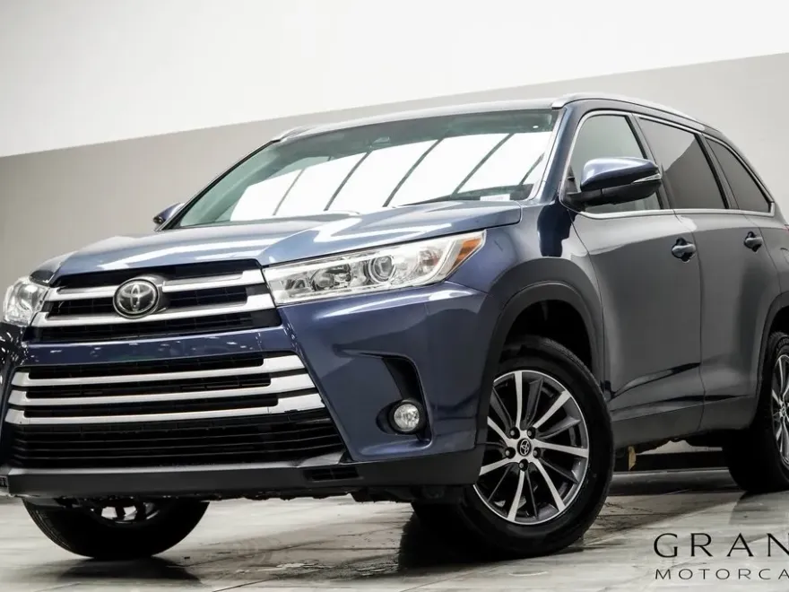 2019 Toyota Highlander SE photo 1