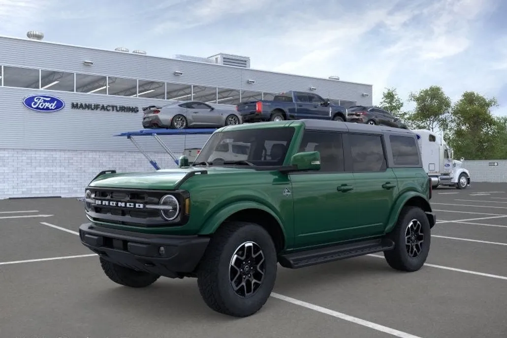 2025 Ford Bronco Outer Banks photo 1