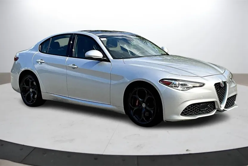 2018 Alfa Romeo Giulia Ti photo 1