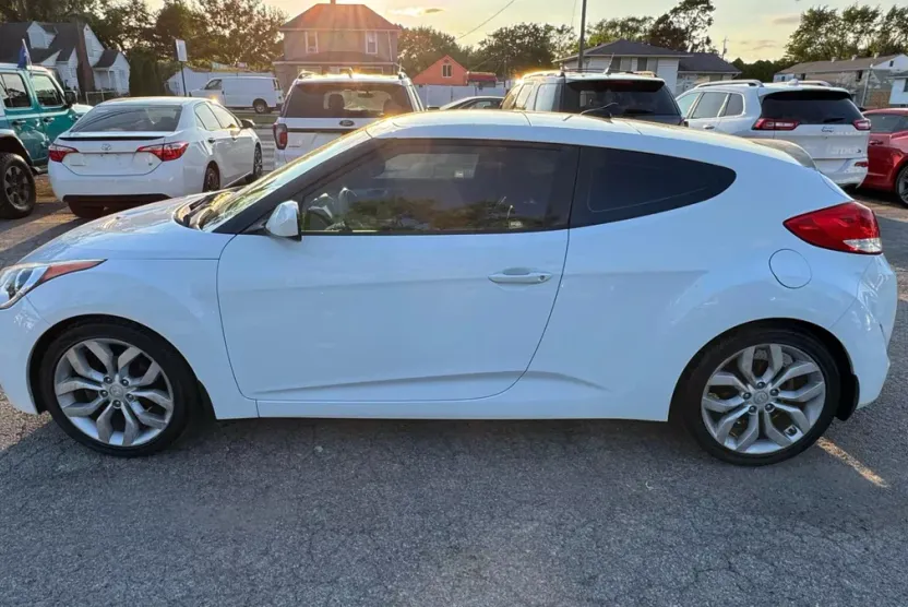 2015 Hyundai Veloster photo 1