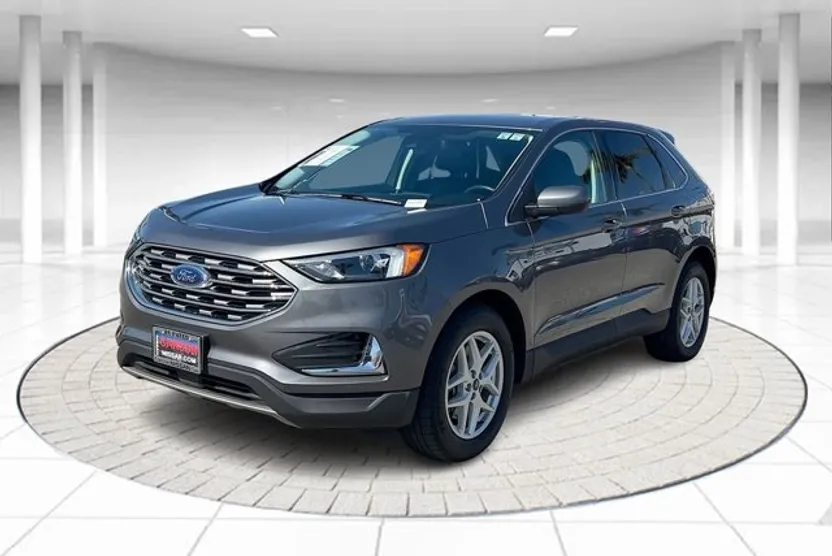 2022 Ford Edge SEL photo 1