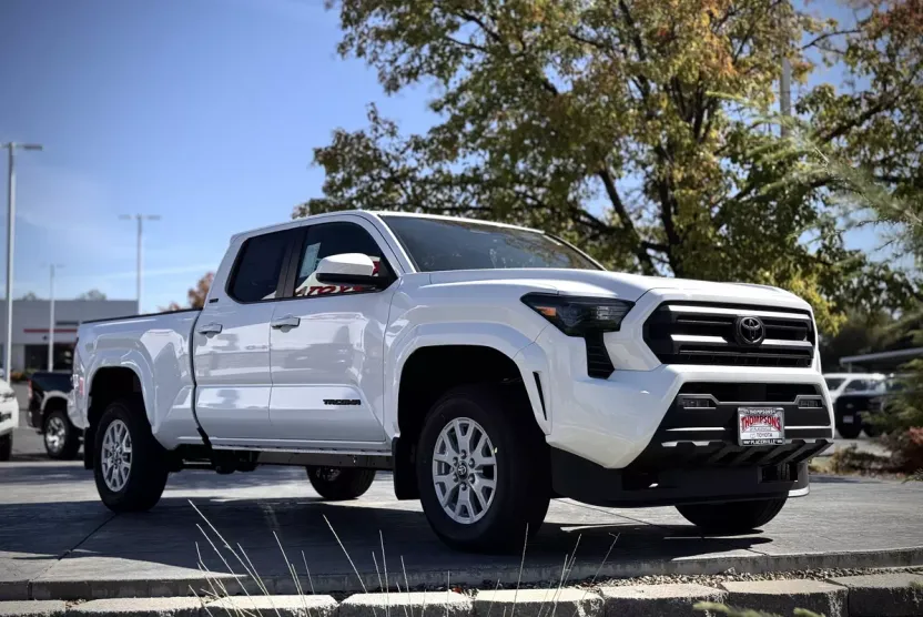 2025 Toyota Tacoma SR5 4x4 Double Cab photo 1