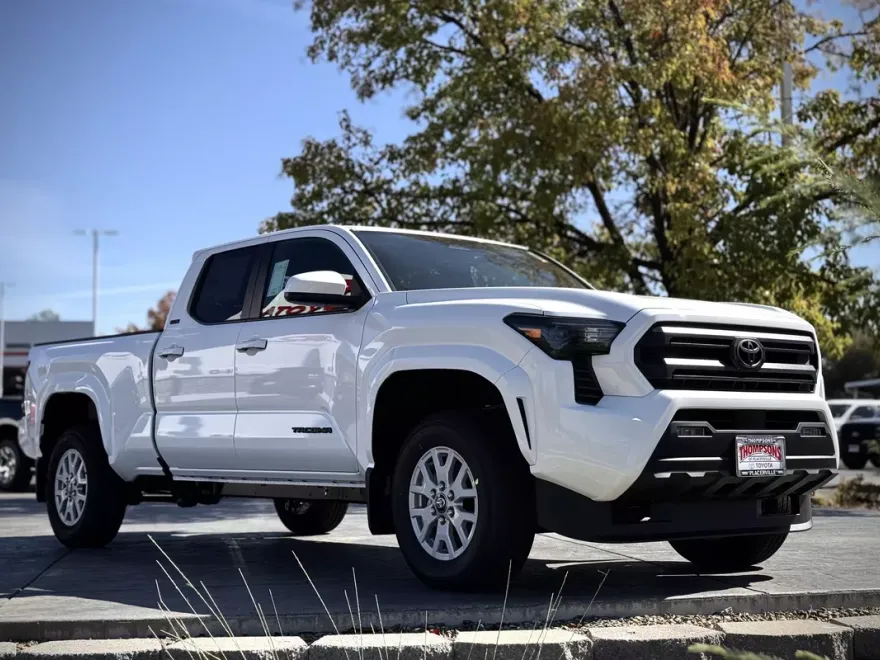 2025 Toyota Tacoma SR5 4x4 Double Cab photo 1