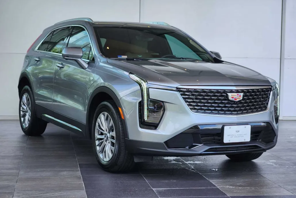 2025 Cadillac XT4 Premium Luxury photo 1