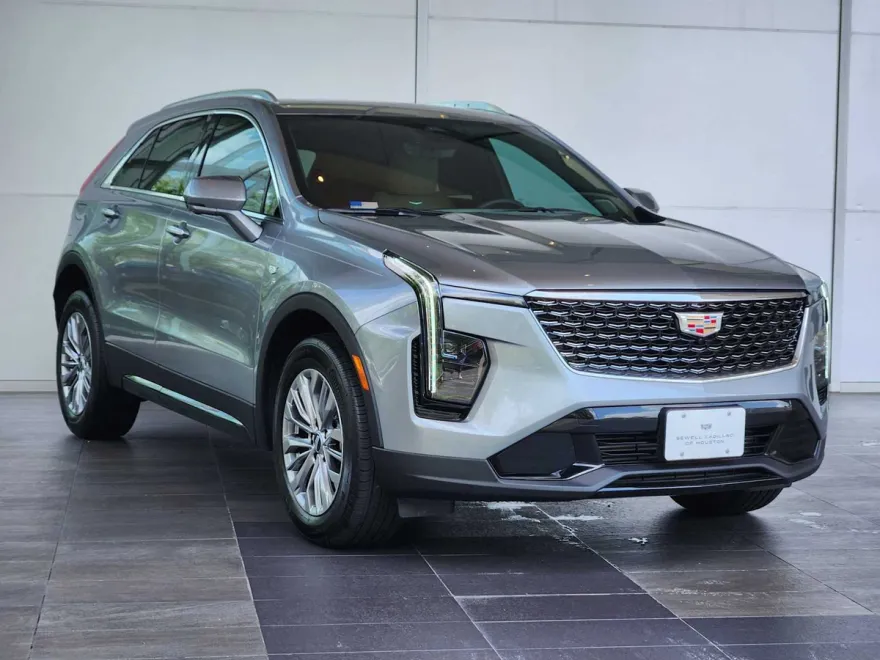 2025 Cadillac XT4 Premium Luxury photo 1