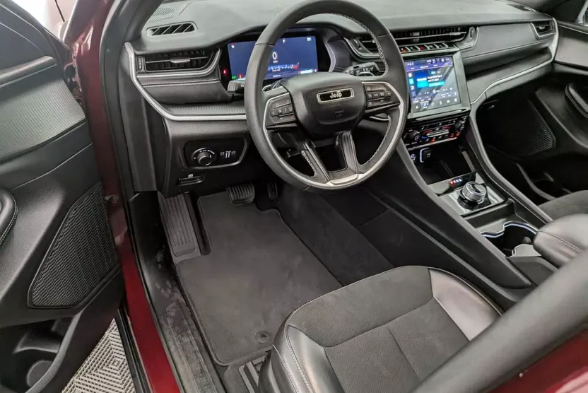2024 Jeep Grand Cherokee Altitude photo 1