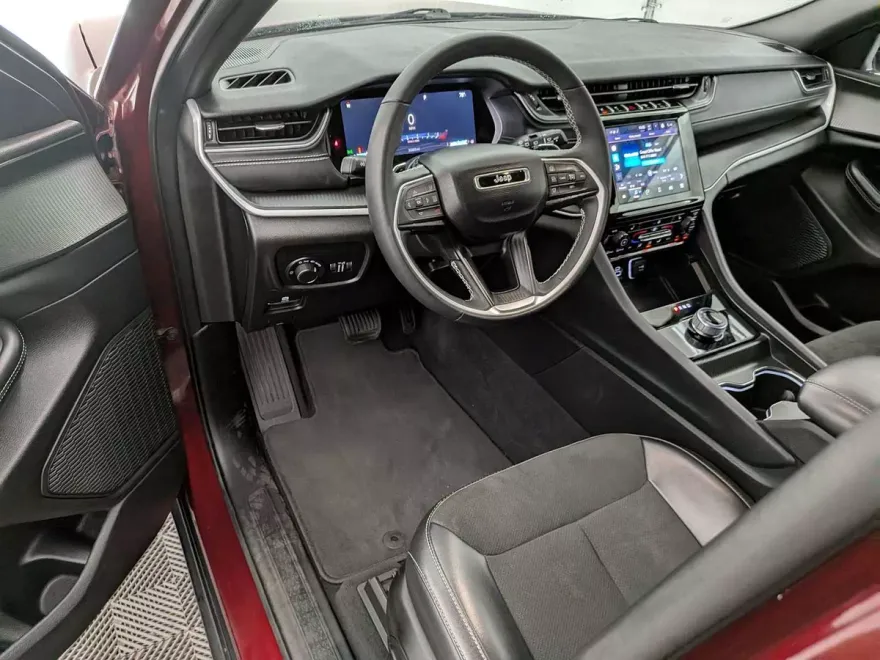 2024 Jeep Grand Cherokee Altitude photo 1