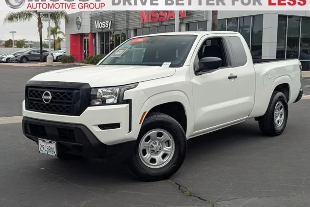 2024 Nissan Frontier SV photo 1