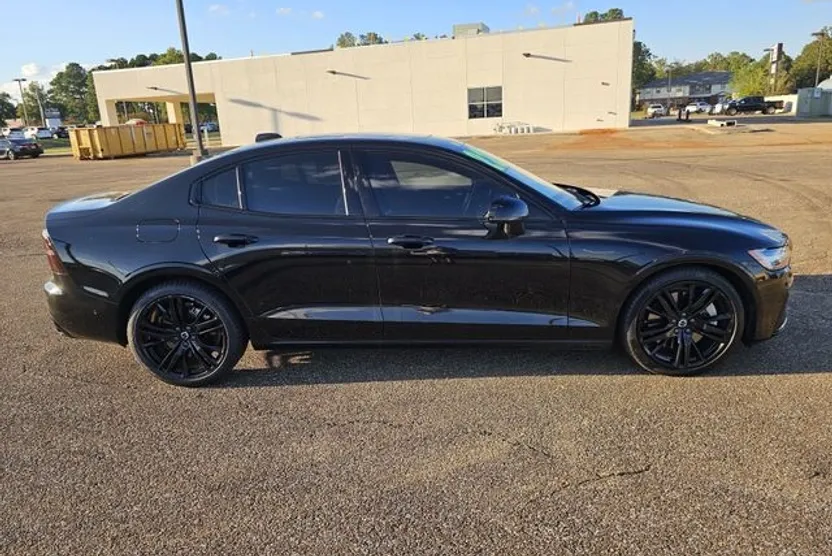 2022 Volvo S60 Recharge T8 Black Edition R-Design photo 1