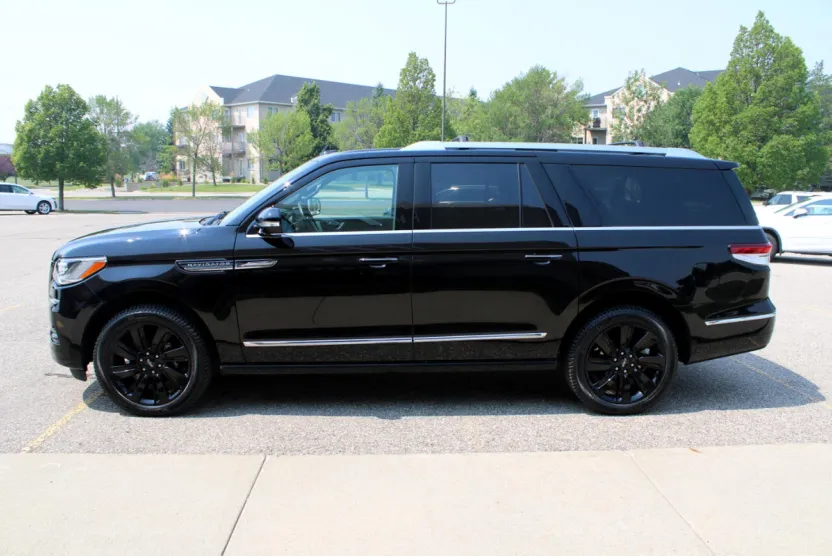 2023 Lincoln Navigator L Reserve photo 1