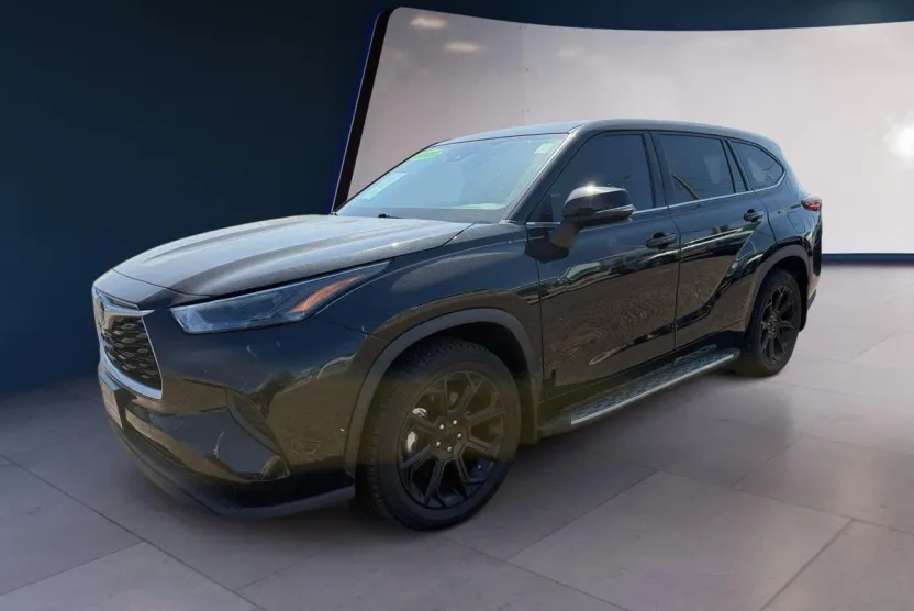2022 Toyota Highlander L photo 1