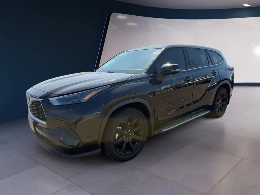 2022 Toyota Highlander L photo 1