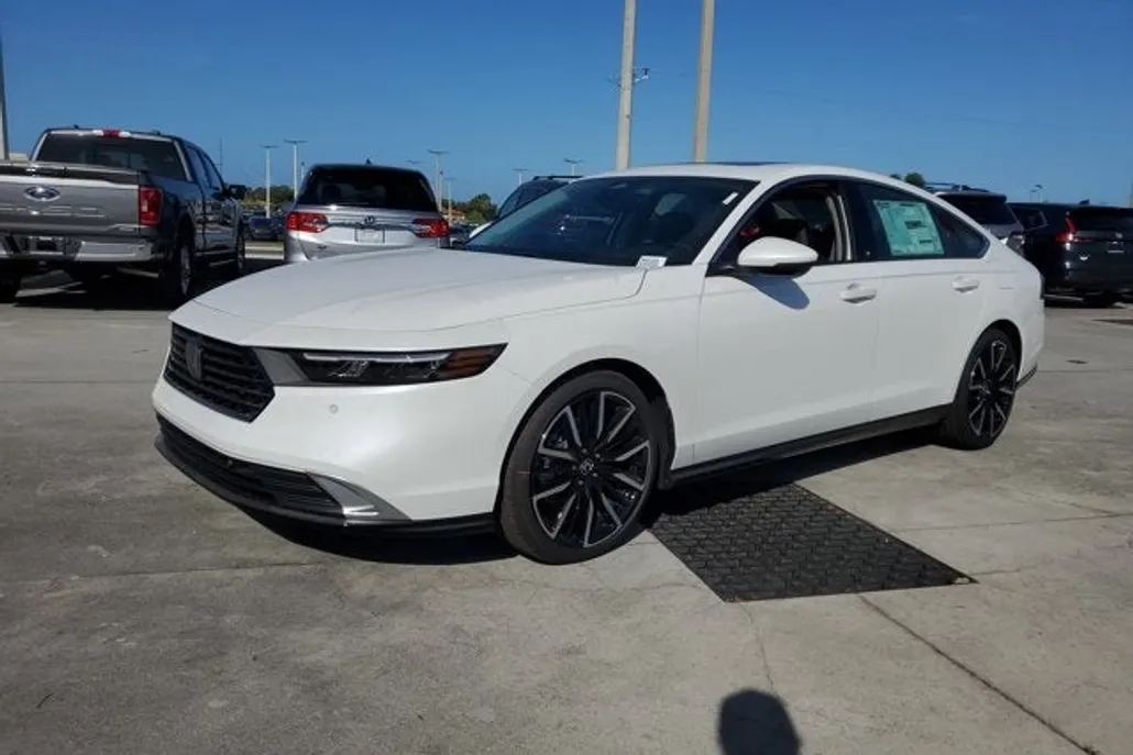 2025 Honda Accord Hybrid Touring photo 1