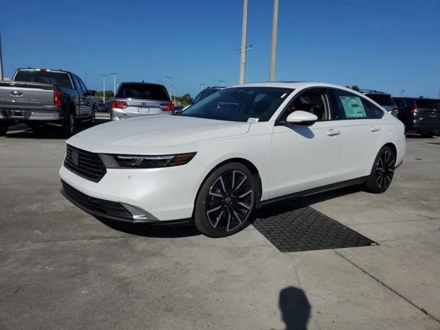 2025 Honda Accord Hybrid Touring photo 1