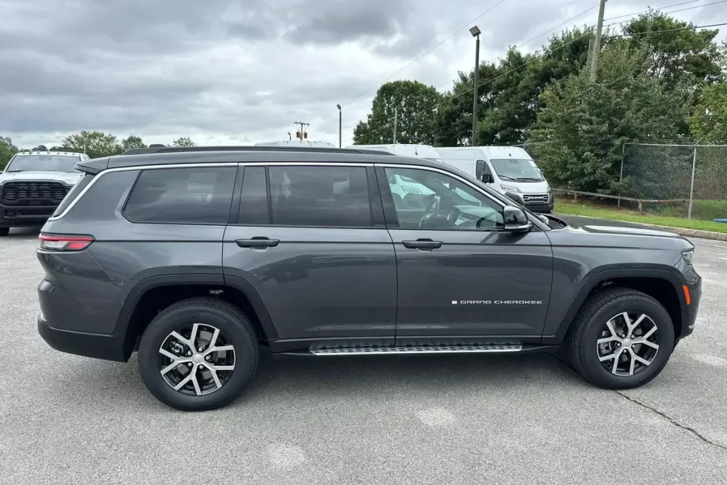 2025 Jeep Grand Cherokee Limited photo 1
