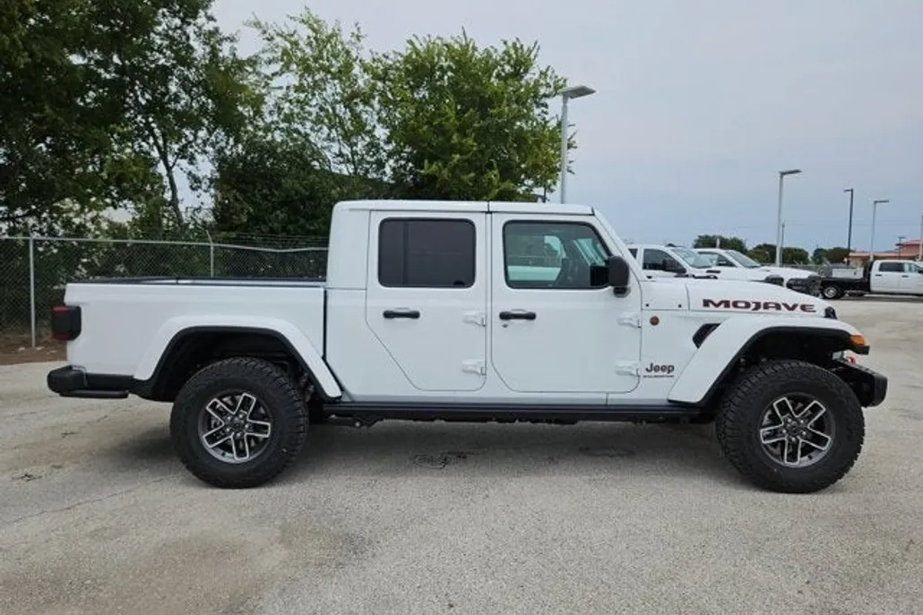 2025 Jeep Gladiator Mojave photo 1
