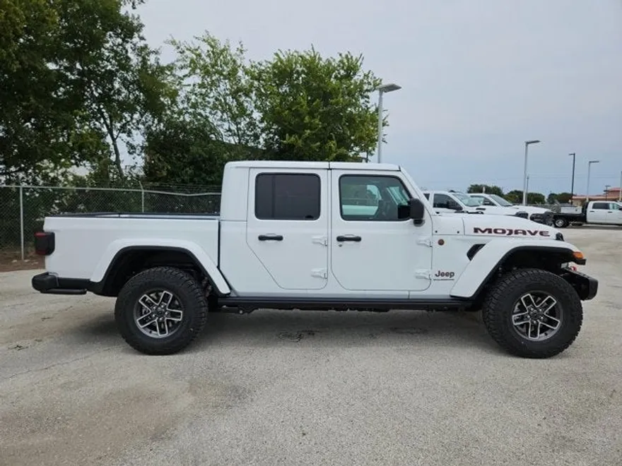2025 Jeep Gladiator Mojave photo 1