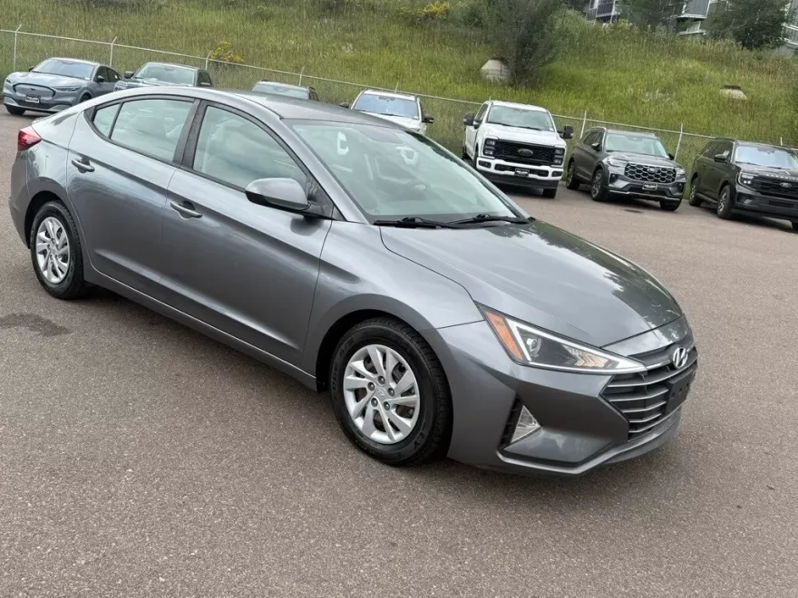 2019 Hyundai Elantra SE photo 1