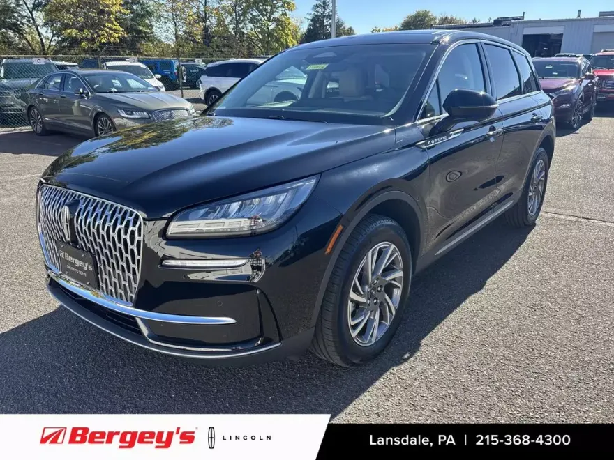 2023 Lincoln Corsair Standard photo 1