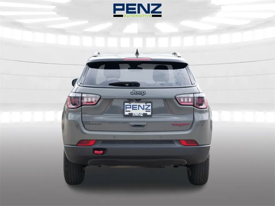 2023 Jeep Compass Trailhawk photo 1