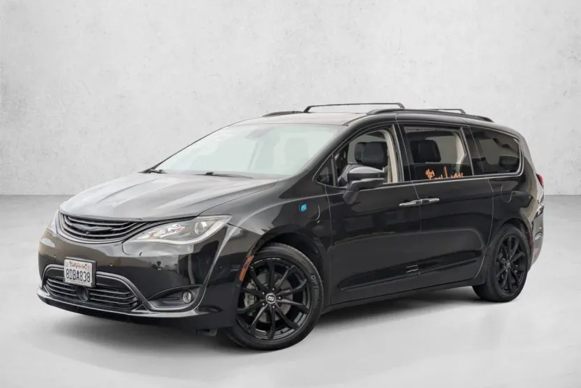 2018 Chrysler Pacifica Hybrid Limited photo 1