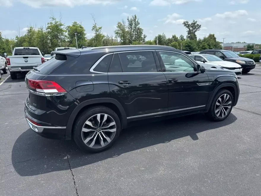 2022 Volkswagen Atlas Cross Sport V6 SEL Premium R-Line photo 1