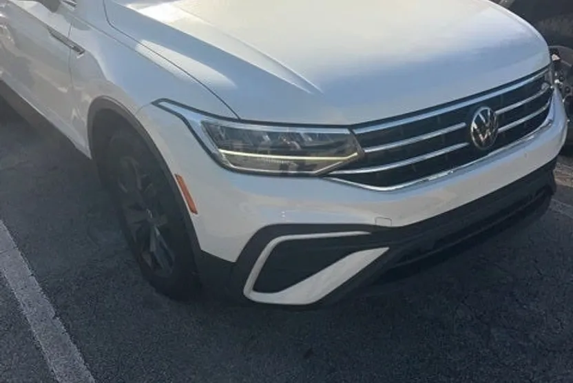 2023 Volkswagen Tiguan SE photo 1