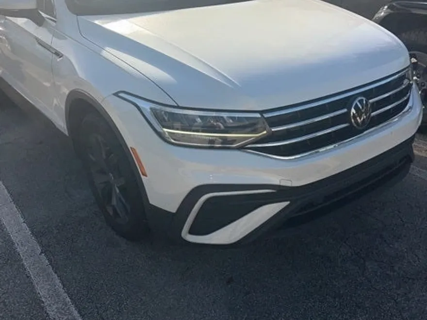 2023 Volkswagen Tiguan SE photo 1