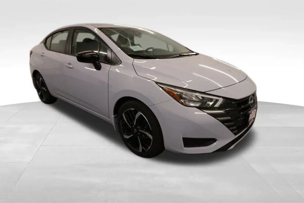 2025 Nissan Versa 1.6 SR photo 1