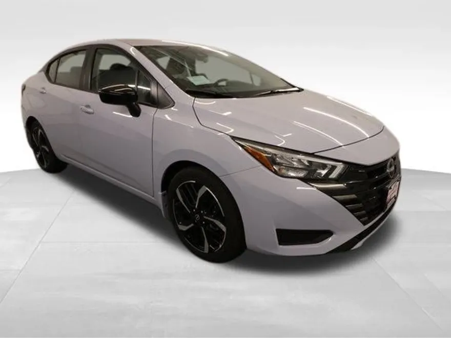 2025 Nissan Versa 1.6 SR photo 1