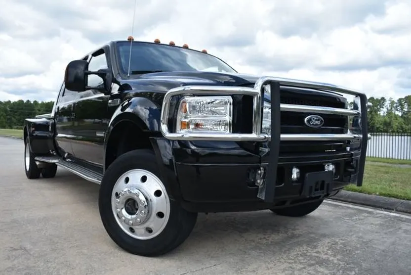 2005 Ford F-550 Lariat photo 1