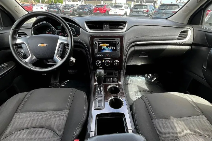 2015 Chevrolet Traverse 1LT photo 1