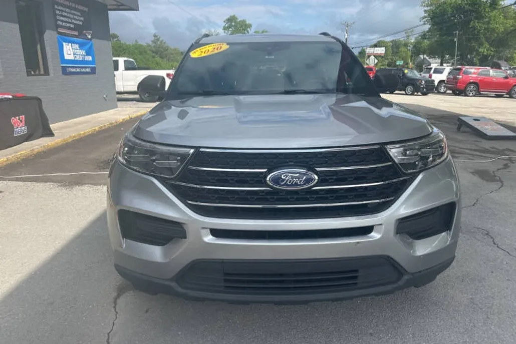 2020 Ford Explorer XLT photo 1
