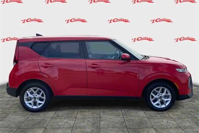 2022 Kia Soul LX photo 1