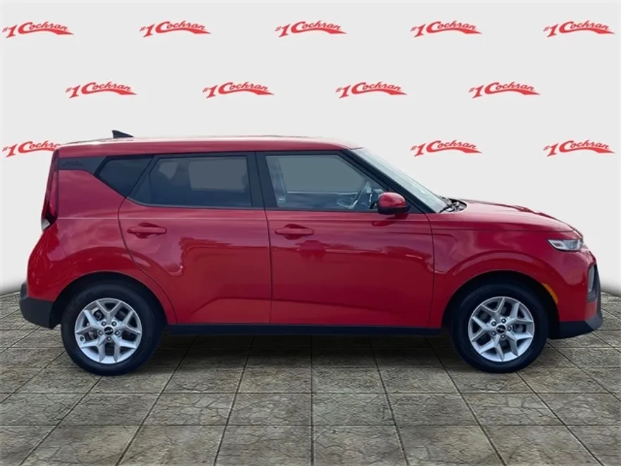 2022 Kia Soul LX photo 1