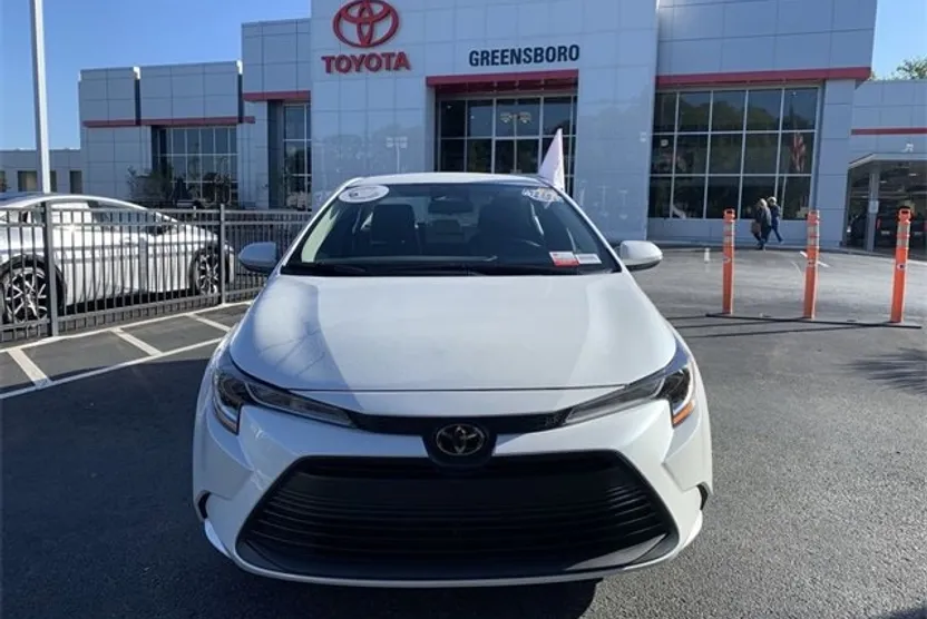 2025 Toyota Corolla LE photo 1