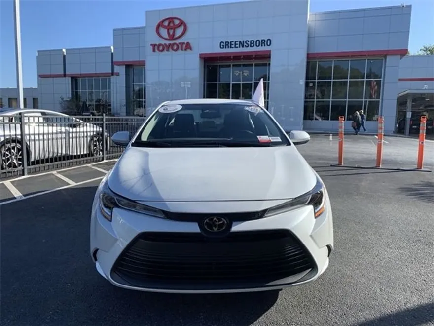 2025 Toyota Corolla LE photo 1