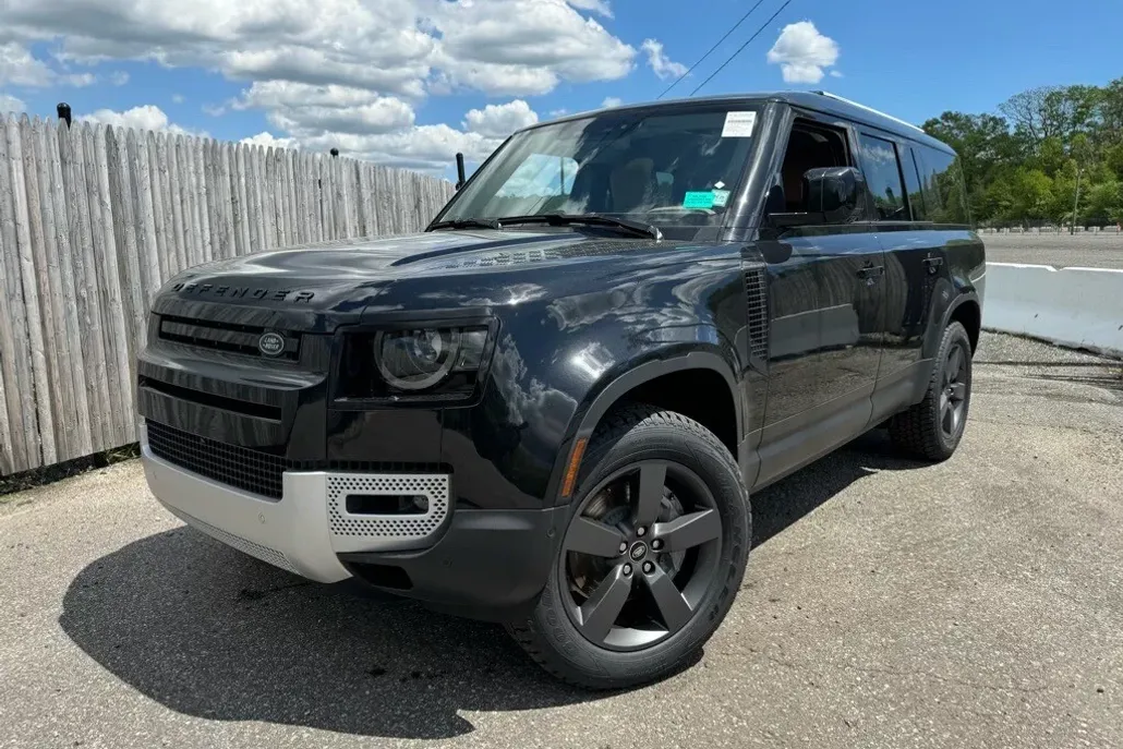 2025 Land Rover Defender S photo 1