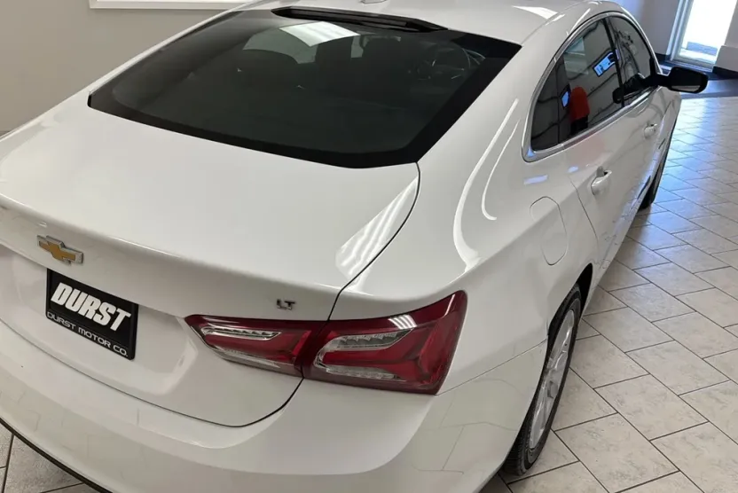 2019 Chevrolet Malibu 1LT photo 1