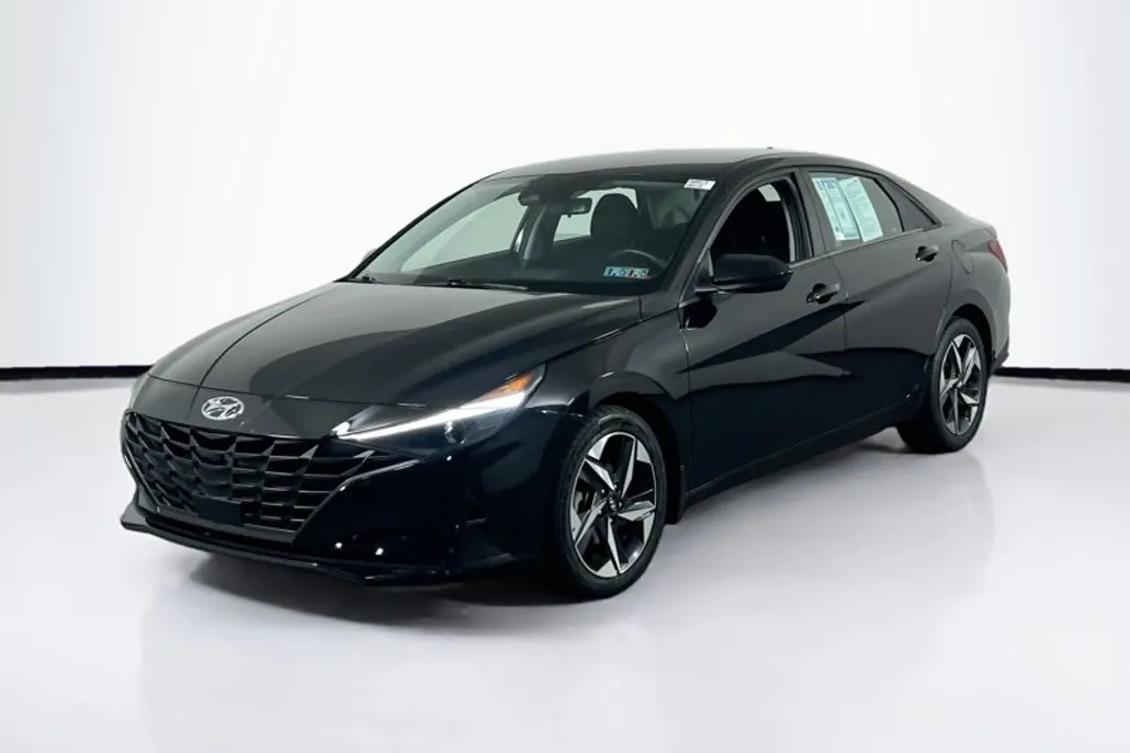 2023 Hyundai Elantra SEL Convenience photo 1