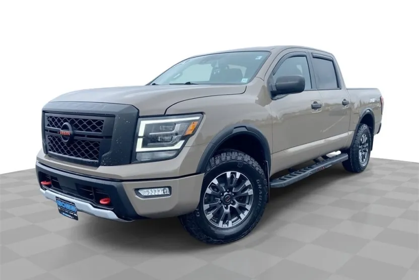 2022 Nissan Titan Crew Cab PRO-4X photo 1